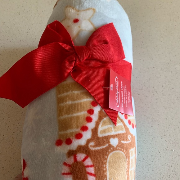 Gingerbread Blanket Holiday Time Red and White Festive - Picture 6 of 11